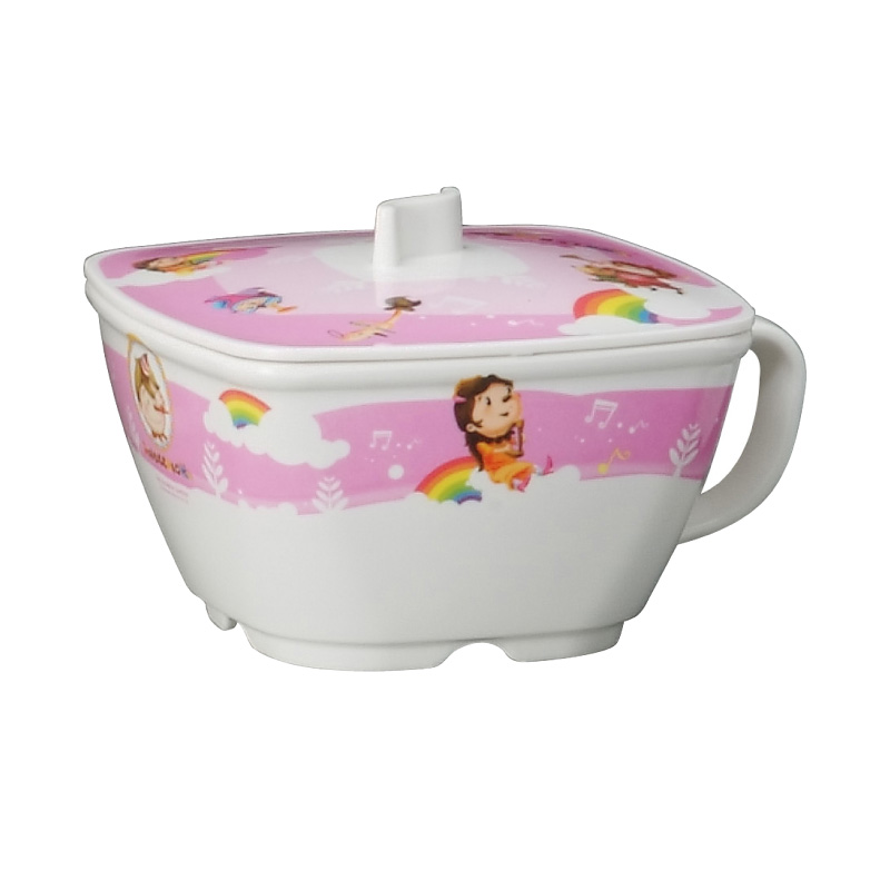 Square-shaped instant noodle cups
