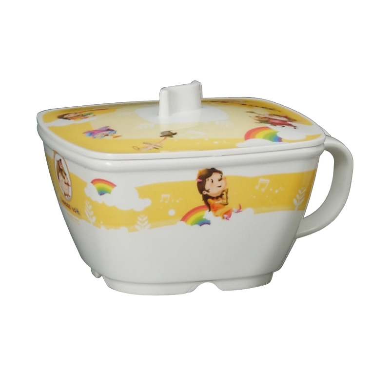Square-shaped instant noodle cups