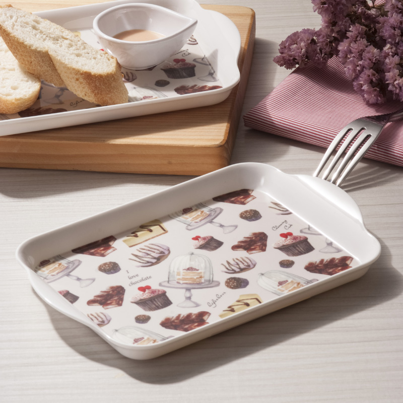 Attached ear tow dish tray