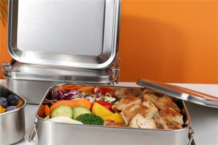 Stainless steel lunch box with long buckle