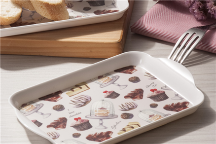 Attached ear tow dish tray