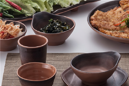 Pottery noodle soup bowl